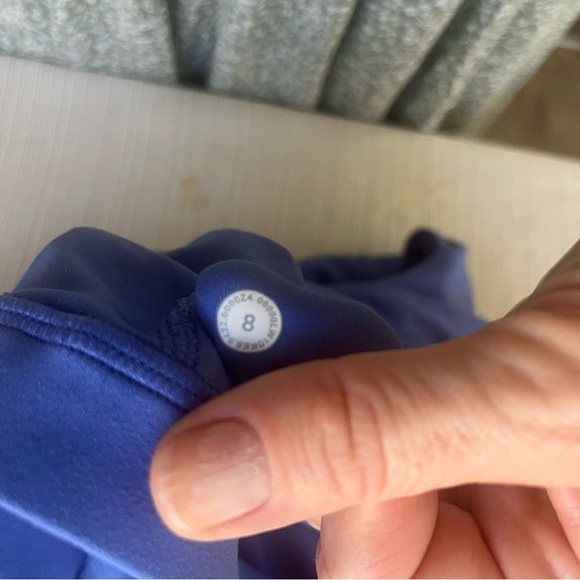 Women’s Lululemon crop top size 8, new without tags - Picture 4 of 4